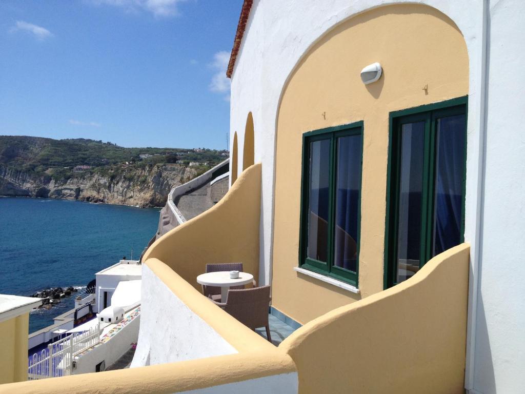 Appartamenti Casa Del Sole Sant'Angelo  الغرفة الصورة