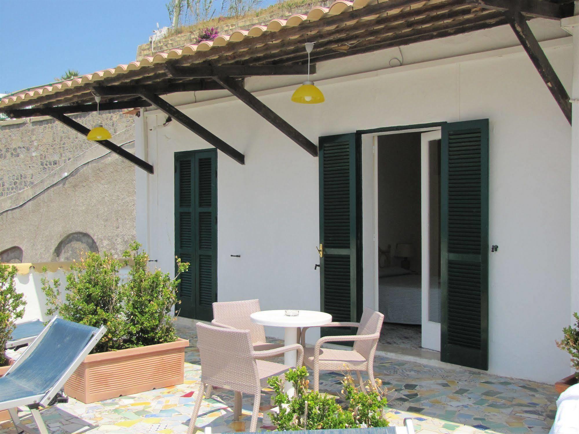 Appartamenti Casa Del Sole Sant'Angelo  المظهر الخارجي الصورة