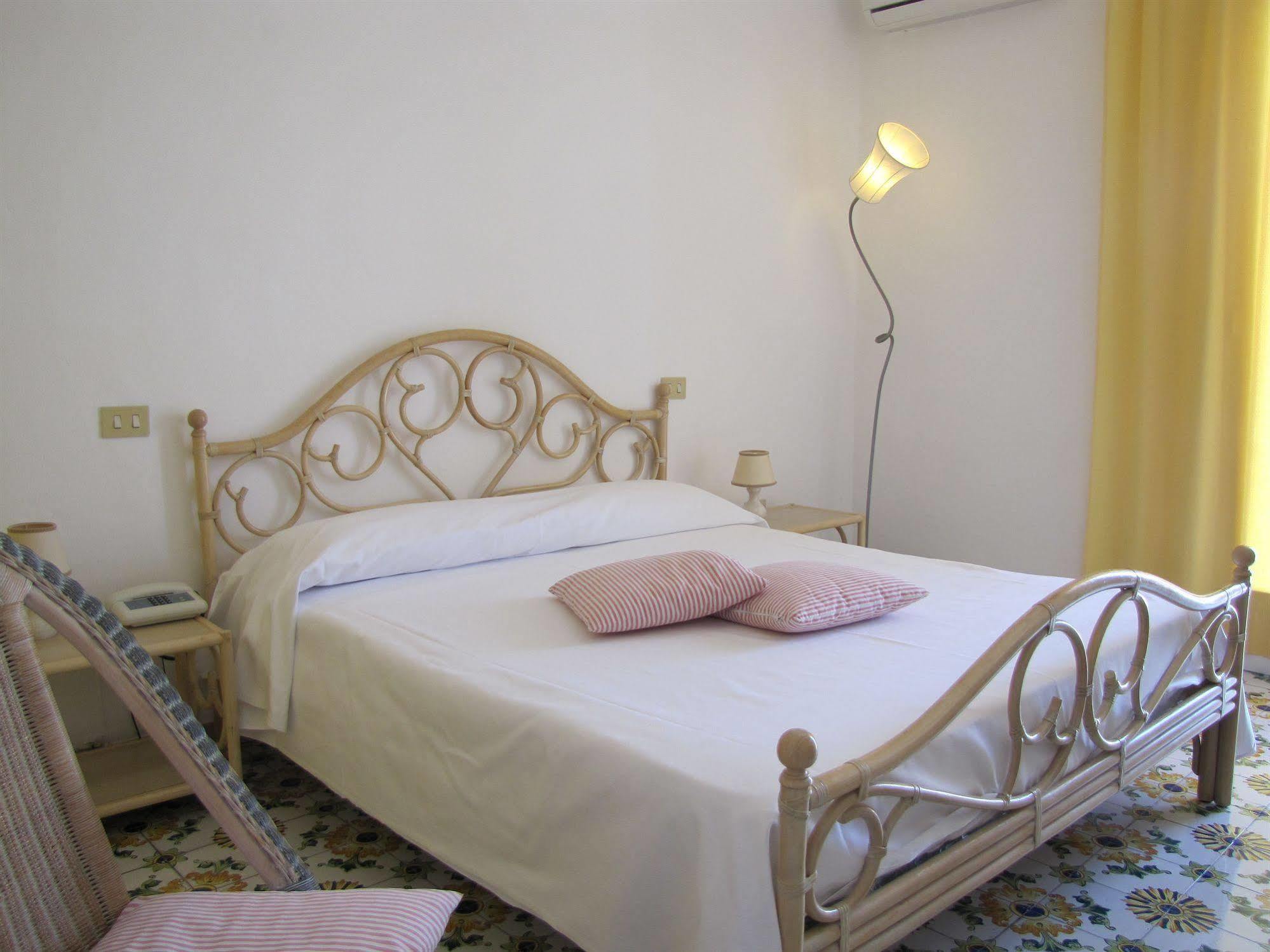 Appartamenti Casa Del Sole Sant'Angelo  المظهر الخارجي الصورة