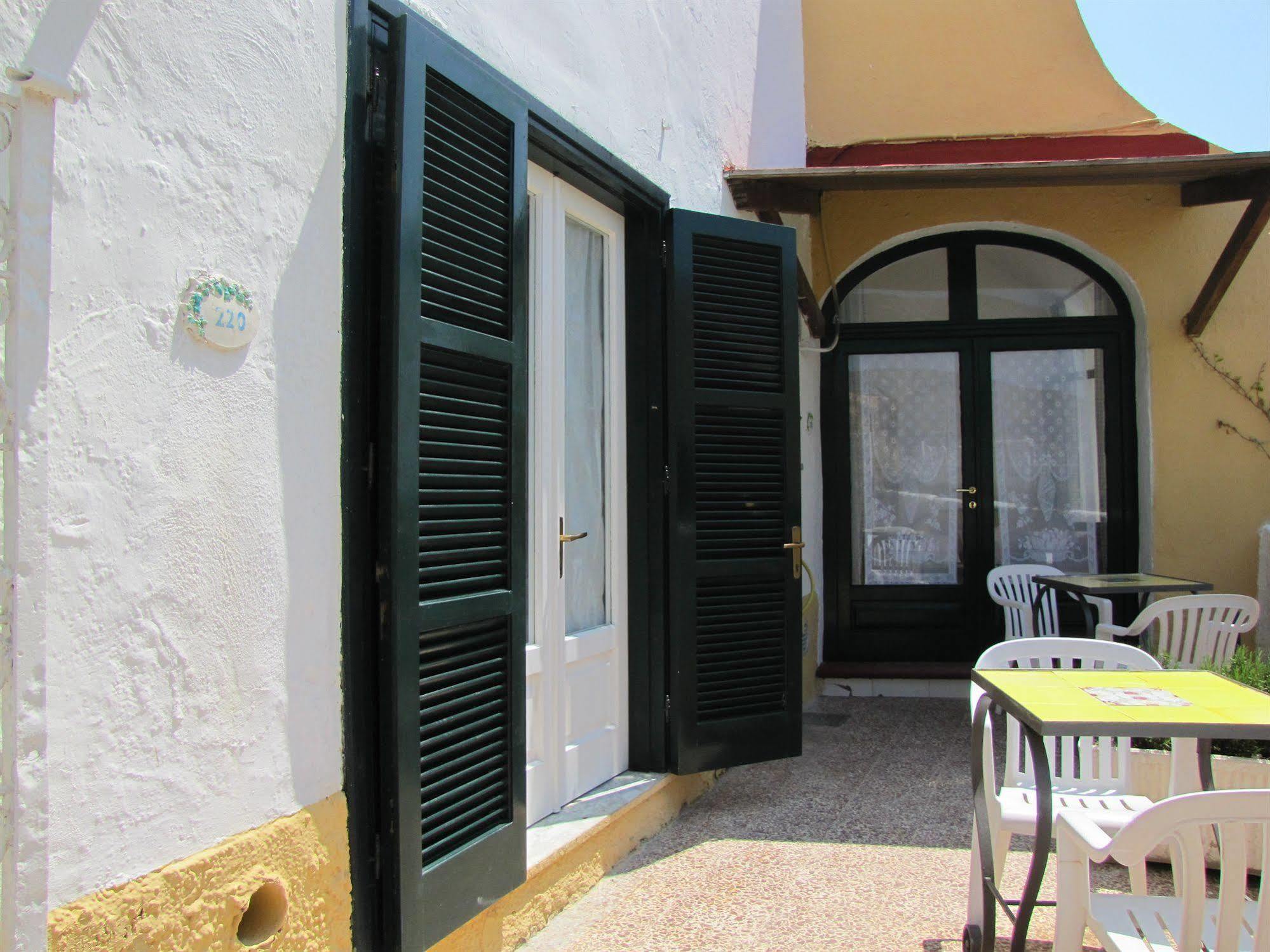 Appartamenti Casa Del Sole Sant'Angelo  المظهر الخارجي الصورة