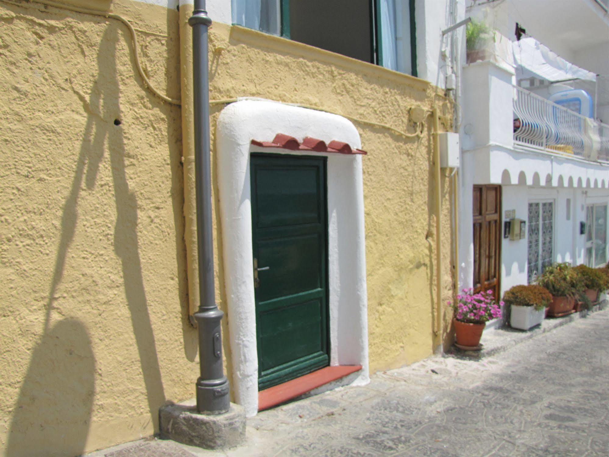 Appartamenti Casa Del Sole Sant'Angelo  المظهر الخارجي الصورة